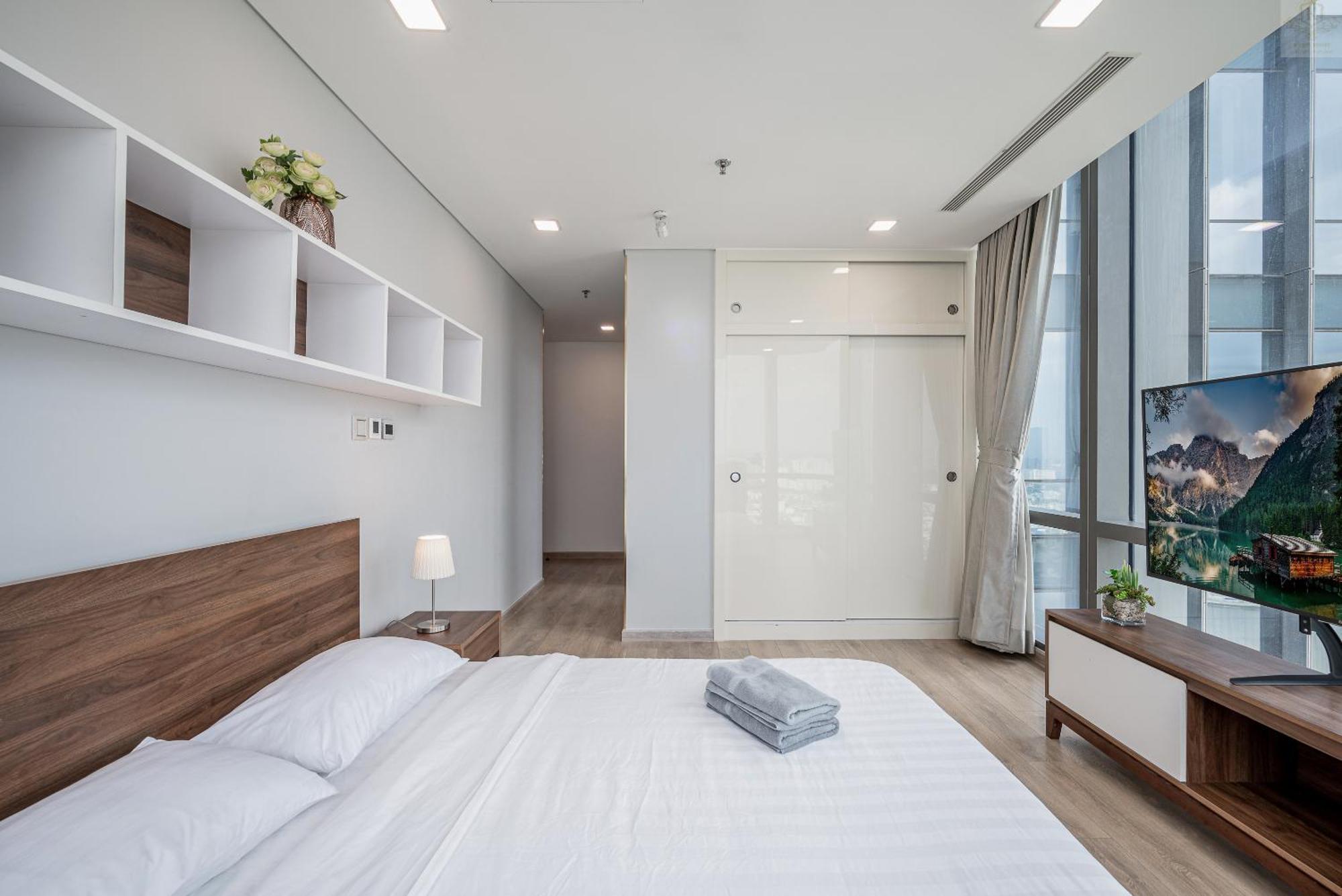 The Landmark 81 Riverside Resident